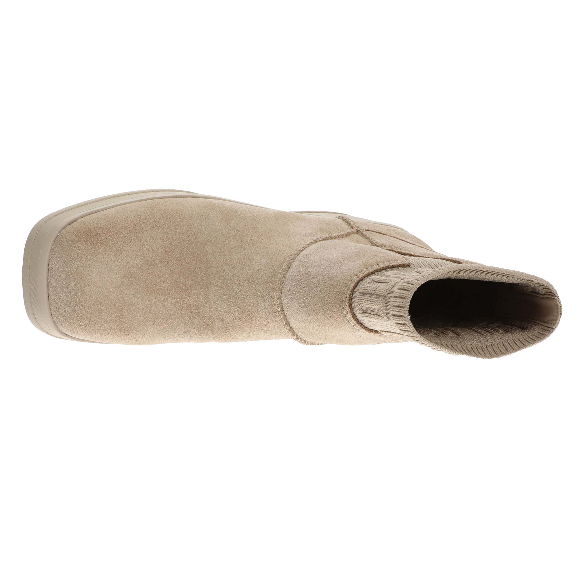UGG® Moxy Chelsea (Women's) | FREE Shipping at ShoeMall.com